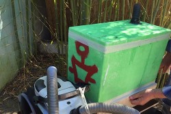 Sciame d'api salvato con un macchinario artigianale costruito con materiali riciclati - Corriere Salentino