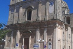 I ladri passano dai tetti e svaligiano la Chiesa Madre: in fuga con oggetti sacri per circa 5mila euro - Corriere Salentino