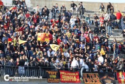 Il Lecce reagisce alle ingiustizie: batte il Benevento con un gol di Papini e rivede i play-off - Corriere Salentino