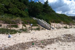 Porto Cesareo: realizza una scala che da casa conduce in spiaggia, denunciato - Corriere Salentino