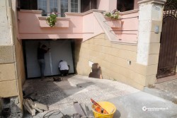 Ordigno contro la casa dell'ex sindaco di Casarano, danni e paura - Corriere Salentino