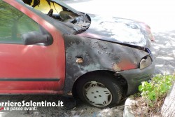 Fiamme danneggiano Fiat Punto, si sospetta il dolo: trovato un accendino - Corriere Salentino