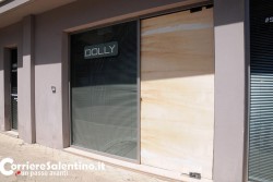 Sfondano vetrata e svaligiano pelletteria, nuovo furto dei "ladri di borse" a Tricase - Corriere Salentino