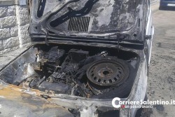 Doppio incendio a Maglie e Veglie nella notte, brucia anche l'auto di un poliziotto - Corriere Salentino