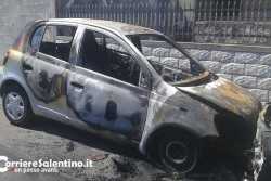 Doppio incendio a Maglie e Veglie nella notte, brucia anche l'auto di un poliziotto - Corriere Salentino