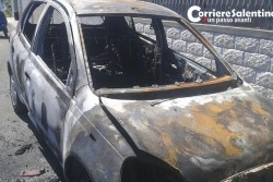 Doppio incendio a Maglie e Veglie nella notte, brucia anche l'auto di un poliziotto - Corriere Salentino