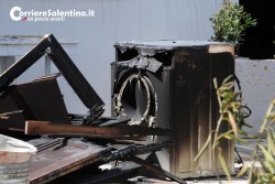 Villetta in fiamme a Lido Pizzo, bruciata l'abitazione estiva del consigliere-poliziotto di Taviano - Corriere Salentino