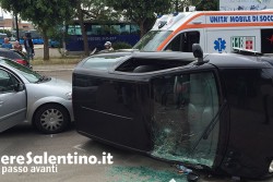 Schianto sul viale, auto ribaltata ed anziano in ospedale - Corriere Salentino