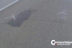 Perde il controllo dello scooter e si schianta contro un palo: 46enne muore sul colpo - Corriere Salentino