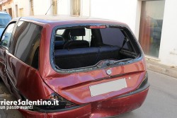 Malore alla guida, camion finisce contro auto in sosta, pali ed abitazione: tragedia sfiorata a Racale - Corriere Salentino