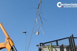 Malore alla guida, camion finisce contro auto in sosta, pali ed abitazione: tragedia sfiorata a Racale - Corriere Salentino