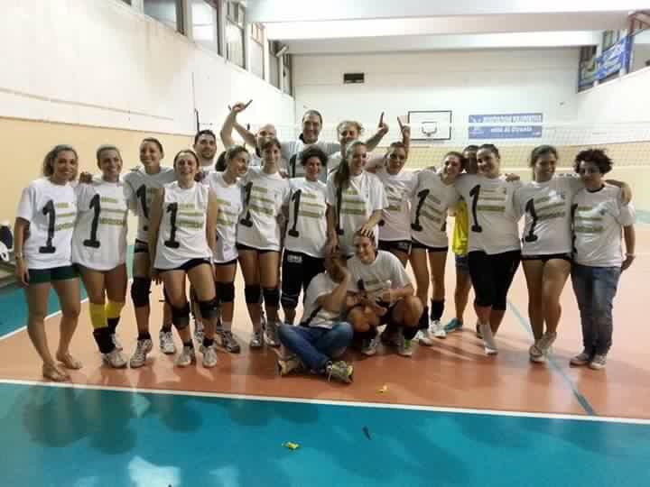 Le api “pungono” ancora: nuovo successo per la Bee Volley, promossa anche la squadra femminile