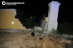 Sorpasso azzardato, 23enne sfonda muro e si ribalta nelle campagne: auto ridotta ad un rottame - Corriere Salentino