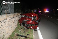 Sorpasso azzardato, 23enne sfonda muro e si ribalta nelle campagne: auto ridotta ad un rottame - Corriere Salentino