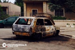 Incendiata l'auto della madre del "pentito", clima rovente a Squinzano - Corriere Salentino