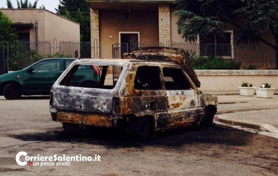 squinzano-auto-incendiata (1)