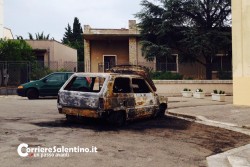 Incendiata l'auto della madre del "pentito", clima rovente a Squinzano - Corriere Salentino