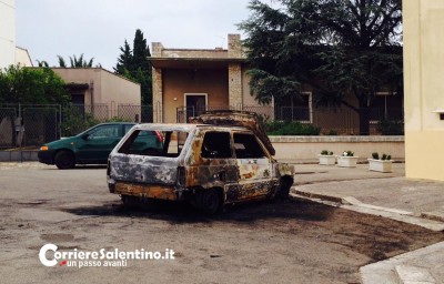 squinzano-auto-incendiata (2)
