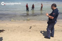 Bagnanti lanciano l'allarme: "Venite, c'è uno scheletro in mare", ma sono resti animali  - Corriere Salentino