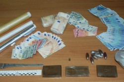 Blitz in un'abitazione del quartiere Stadio, trovata droga e ben 25mila euro: due arresti - Corriere Salentino