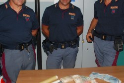 Blitz in un'abitazione del quartiere Stadio, trovata droga e ben 25mila euro: due arresti - Corriere Salentino