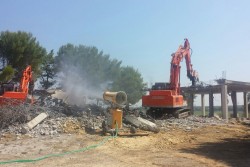 Lotta dura contro l'abusivismo edilizio: demolita struttura a ridosso del mare - Corriere Salentino