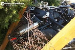 Si schianta con la Triumph contro vecchia 500, la moto si spezza a metà: due feriti nel sud Salento - Corriere Salentino