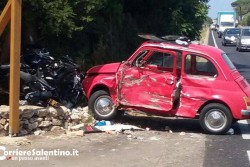 Si schianta con la Triumph contro vecchia 500, la moto si spezza a metà: due feriti nel sud Salento - Corriere Salentino