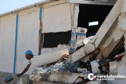 Pestano giovane ambulante, poi tentano di affogarlo: due arresti. Nella notte, attentato contro il lido "La Cambusa" - Corriere Salentino