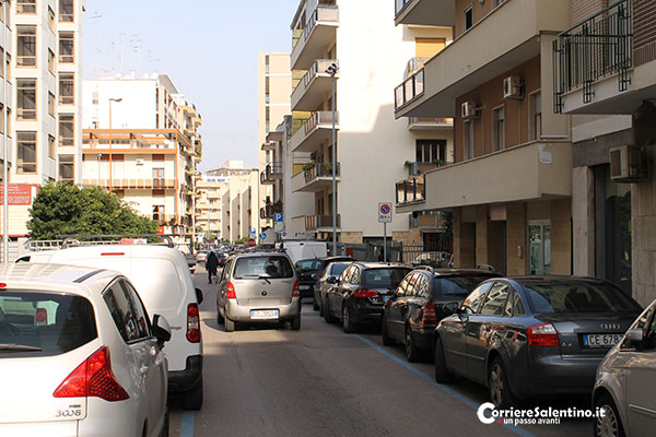 Trolley sospetto in pieno centro, scatta l’allarme bomba. Ma si trattava di una valigia abbandonata