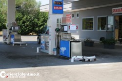"Estirpano" colonnina self-service con gancio di traino, poi fuggono col bottino: "colpo" a Collepasso - Corriere Salentino
