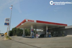 "Estirpano" colonnina self-service con gancio di traino, poi fuggono col bottino: "colpo" a Collepasso - Corriere Salentino