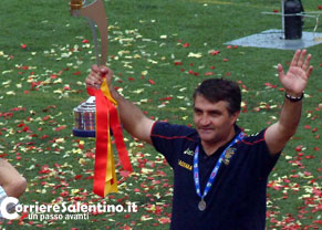 Lecce, 10 anni fa il primo trofeo alzato al cielo. De Canio "Emozione indescrivibile". Sulla salvezza "Il Lecce è in buone mani" - Corriere Salentino