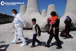 Salvati 123 migranti a bordo di una imbarcazione al largo di Leuca: a bordo trenta bambini e donne - Corriere Salentino