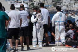 Salvati 123 migranti a bordo di una imbarcazione al largo di Leuca: a bordo trenta bambini e donne - Corriere Salentino