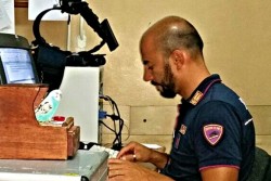 Pappagallino senza acqua né cibo e con le ali tagliate: era usato per intrattenere i turisti. Due denunce - Corriere Salentino