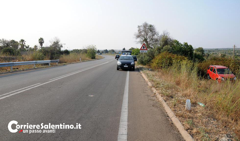 Esce fuori strada e finisce in una piccola scarpata: ferita una turista di Avellino