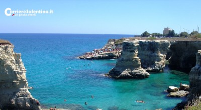 spiaggia_mare_scogli_faraglioni