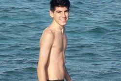 Lorenzo Toma, il ragazzo di 19 anni morto nella notte dopo una serata trascorsa in discoteca, davanti al Guendalina di Santa Cesarea Terme (Lecce), 9 agosto 2015. PROFILO FACEBOOK DI LORENZO TOMA