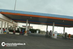 Paura in tangenziale est,incendio a ridosso del distributore di benzina - Corriere Salentino