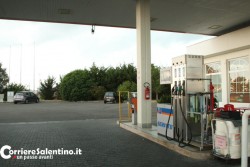 Paura in tangenziale est,incendio a ridosso del distributore di benzina - Corriere Salentino