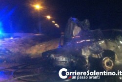 Schianto alla periferia di Lecce tra due auto, una va in fiamme: donna muore in ospedale - Corriere Salentino