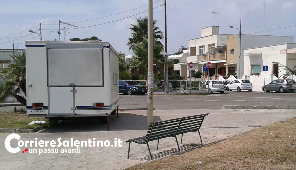 Bandito solitario rapina camioncino dei panini e fugge con la cassa, ma è vuota