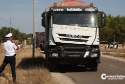 Non rispettano lo Stop, terribile schianto tra auto e camion: morti due ragazzi, cinque feriti - Corriere Salentino