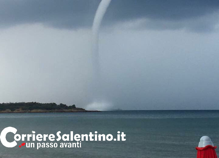 Il maltempo sferza il Salento, a Sant’Isidoro tromba d’aria spazza alberi e pali