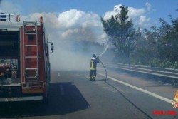 Lecce: incendio a ridosso della Tangenziale, bloccata la circolazione stradale - Corriere Salentino