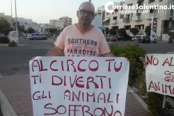 “No al circo!”, gli animalisti protestano davanti all'Orfei di Gallipoli - Corriere Salentino