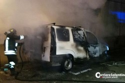 Doppio incendio ad Acquarica del Capo, bruciano due mezzi nella notte - Corriere Salentino