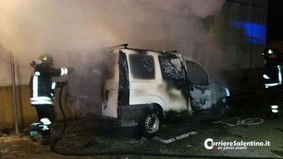 Acquarica-del-capo-incendio-auto-(2)