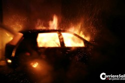 Doppio incendio ad Acquarica del Capo, bruciano due mezzi nella notte - Corriere Salentino